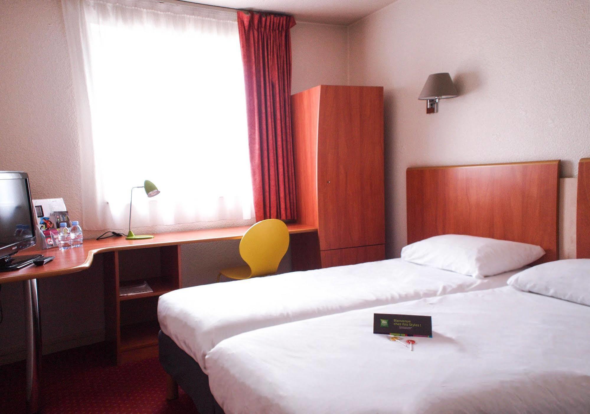 Hotel Ibis Styles Le Mans Gare Sud Exterior foto